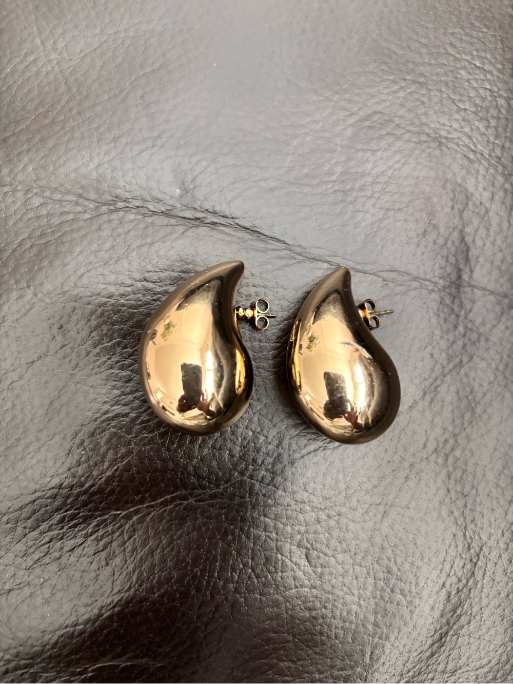 SHEIN Gold Teardrop Dome Stud Earrings